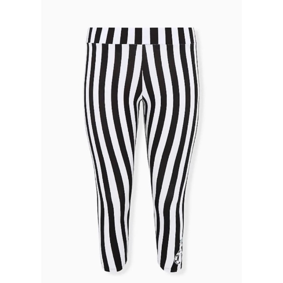 π Black White Stripe Beetlejuice Crop Legging 2 2X 18 20 NWT Torrid - Picture 5 of 8